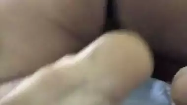 Madrasi aunty ki geeli chut uske pati ke dost ne chodi