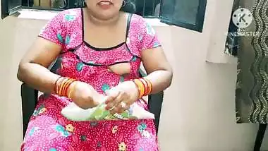 Indian Desi bhabhi fuking neighbour boy's