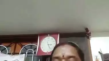 Tamil chubby wife boobs showing for secret lover viral MMS