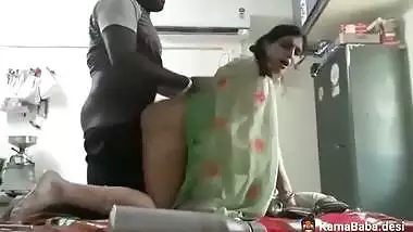 Dehati sex of Maharashtrian lady riding on her lover’s dick